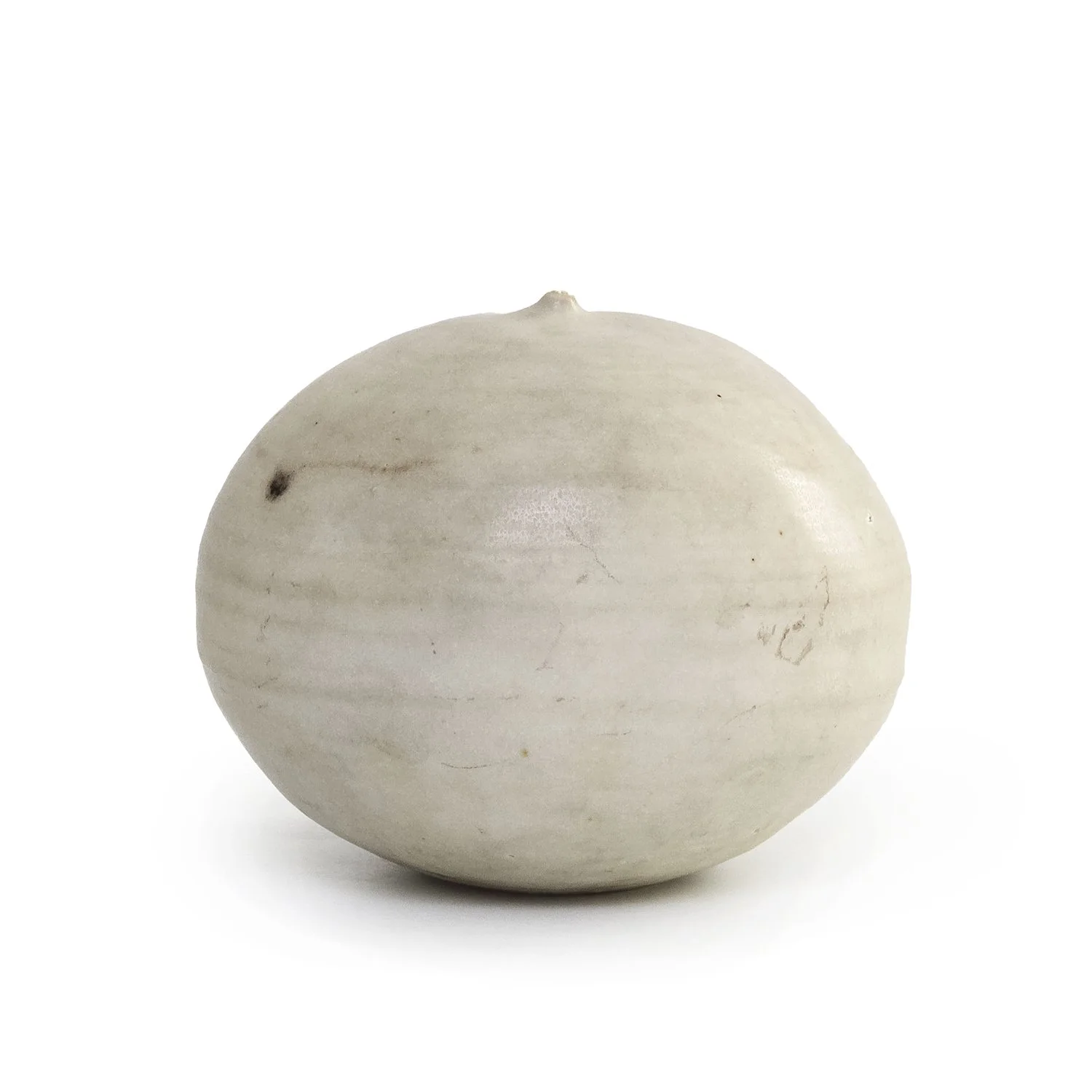 NP5038_Takaezu_White Closed Form_JL_Nevica_03_web.jpg