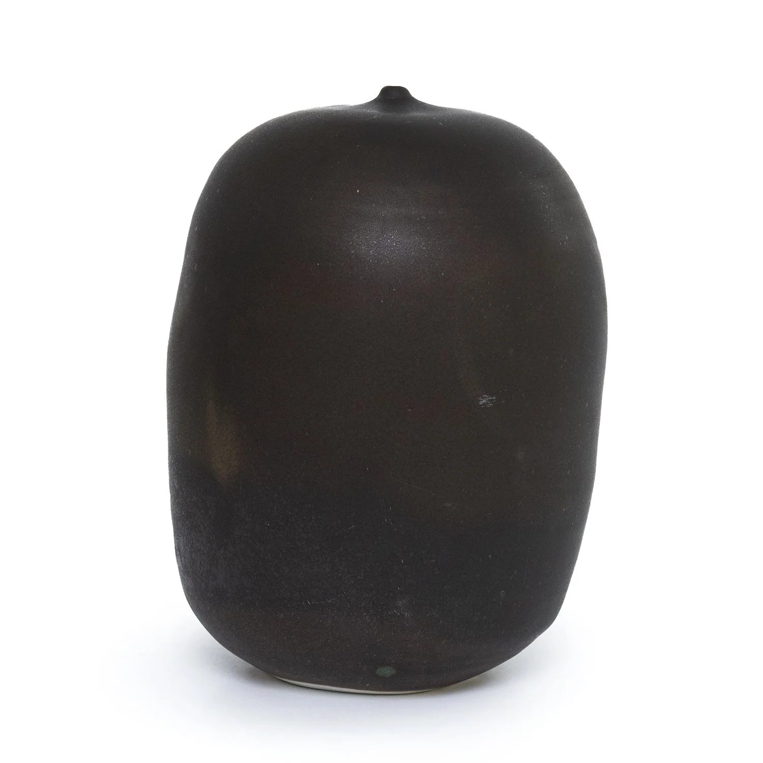 NP5096_Takaezu_Black Closed Form_BF_Nevica_03_web.jpg