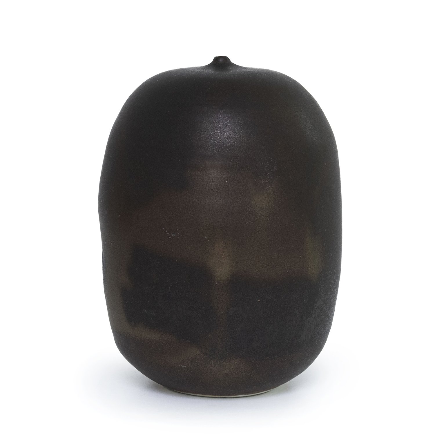 NP5096_Takaezu_Black Closed Form_BF_Nevica_02_web.jpg