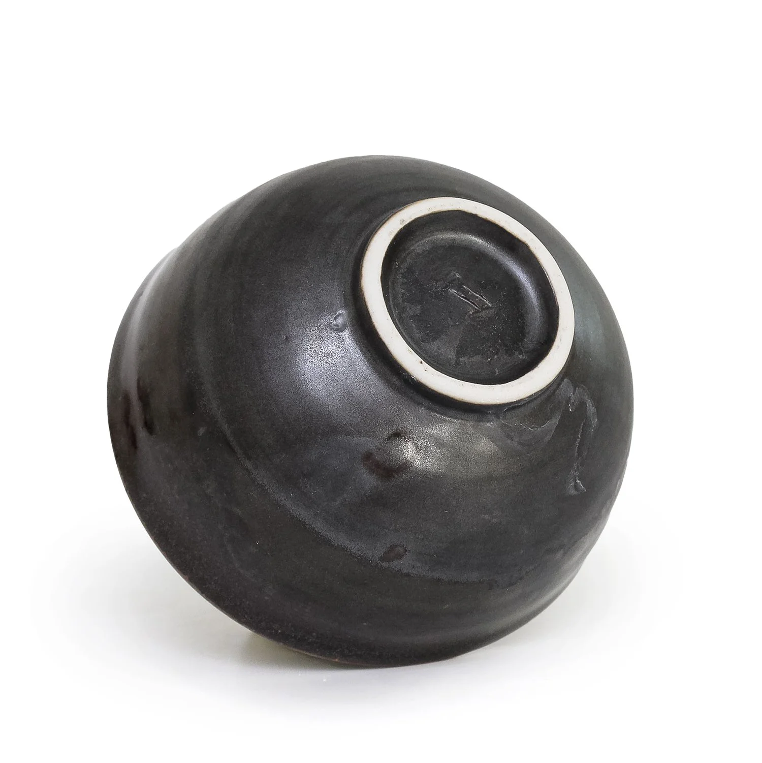 NP5100_Takaezu_Black Teabowl 1_BF_Nevica_04_web.jpg
