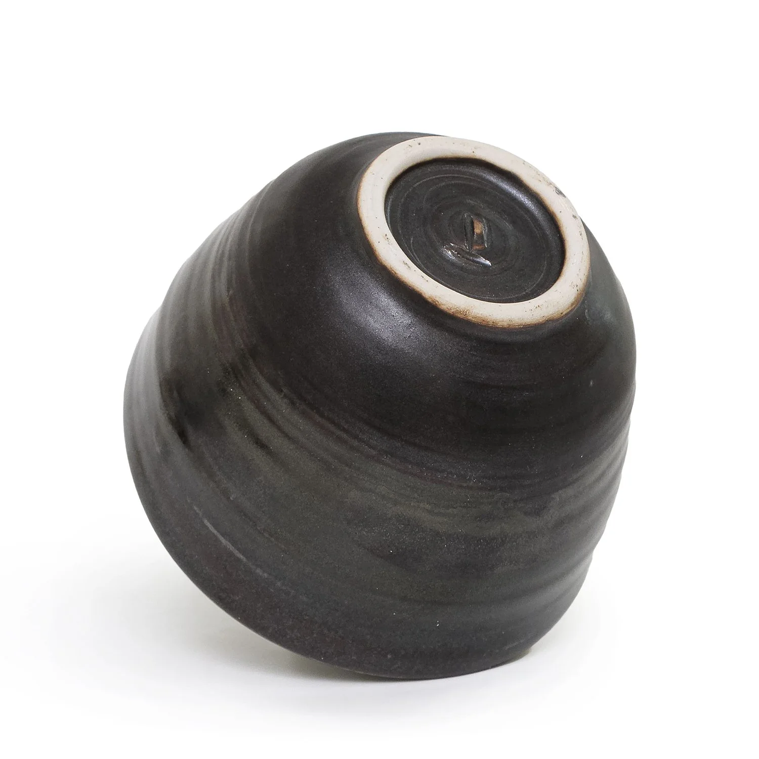 NP5101_Takaezu_Black Teabowl 2_BF_Nevica_04_web.jpg