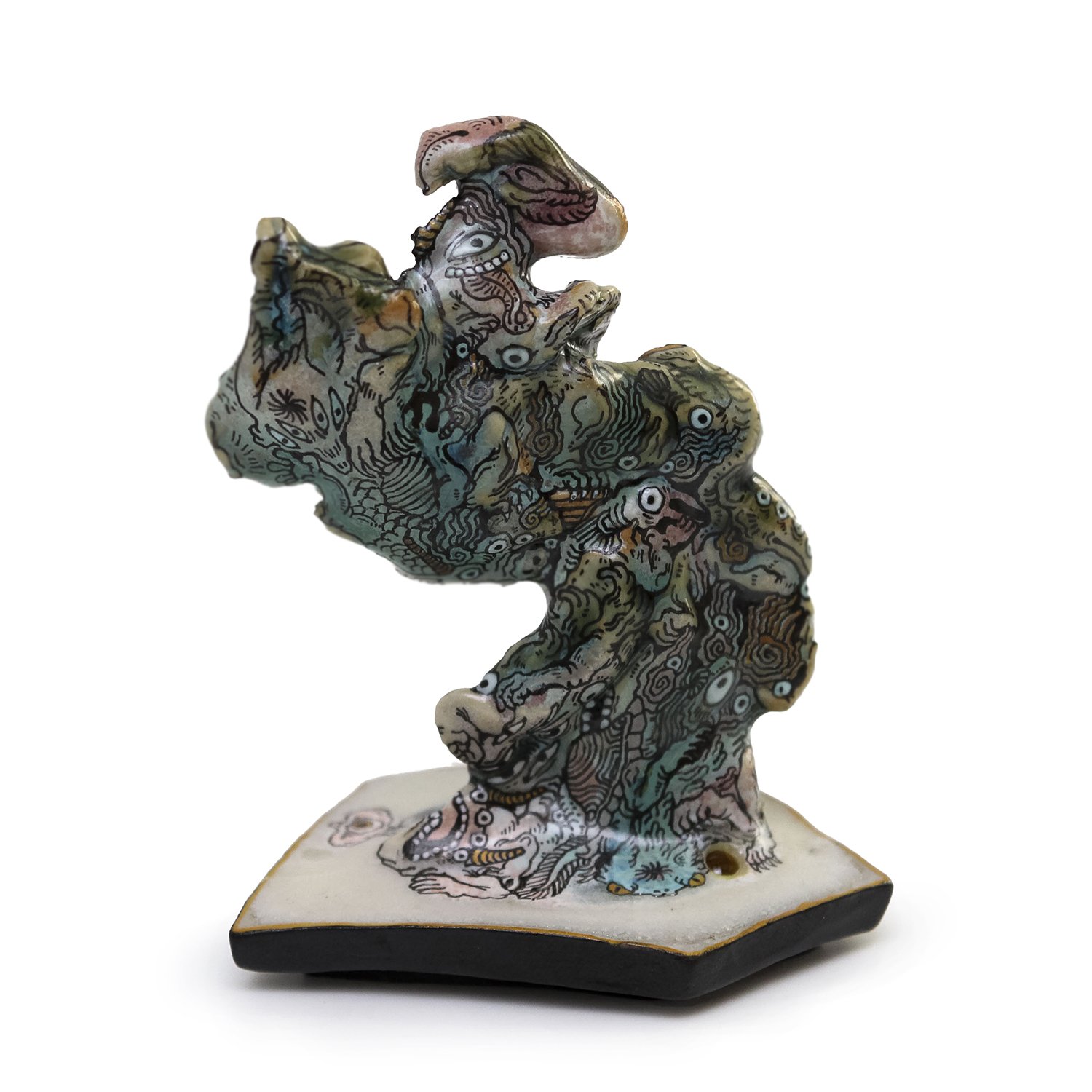NP5086_Yura_Creature Sculpture II Tall_Nevica_21_web.jpg