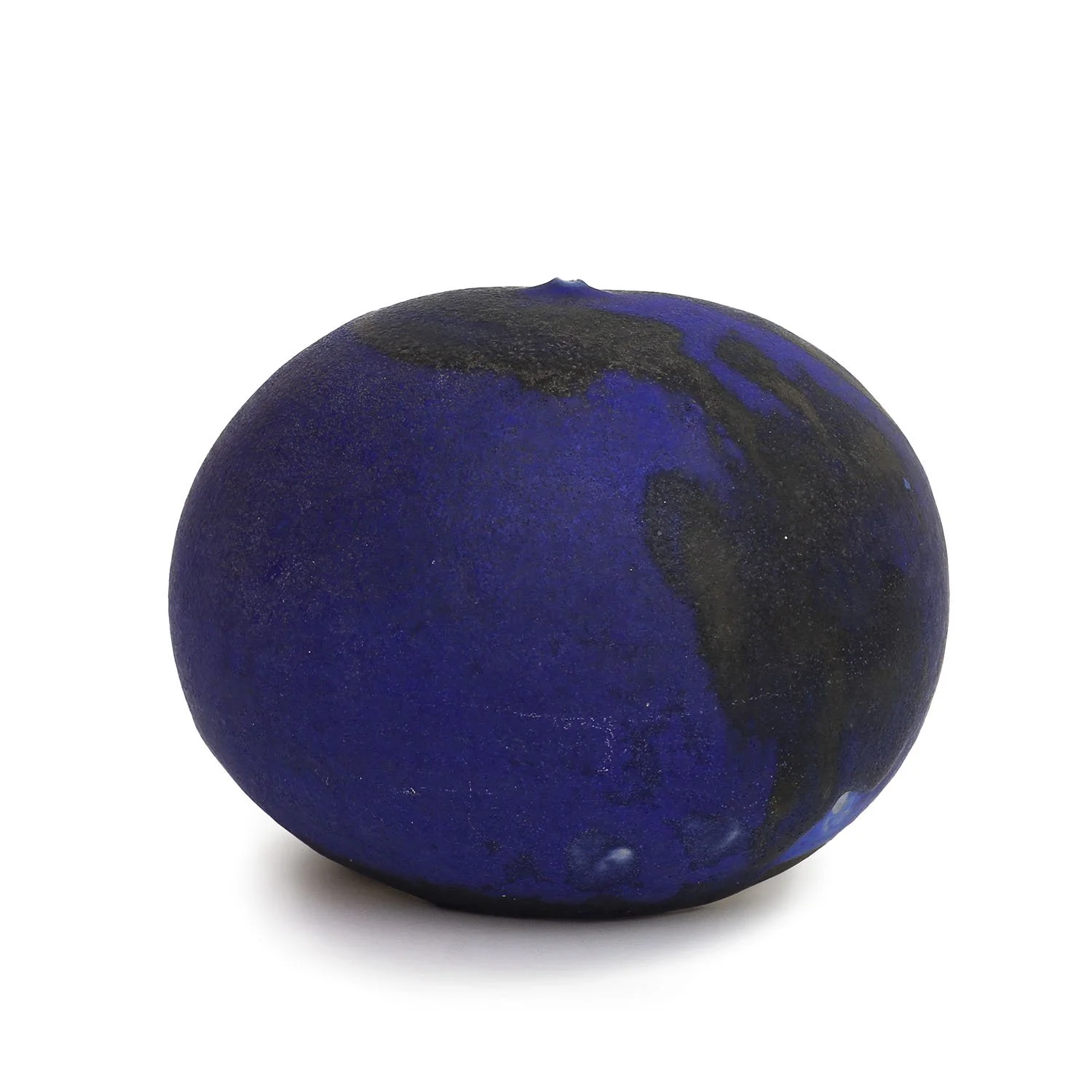 NP5902_Takaezu_Makaha Blue Closed Form_JL_Nevica_2026_01_web.jpg