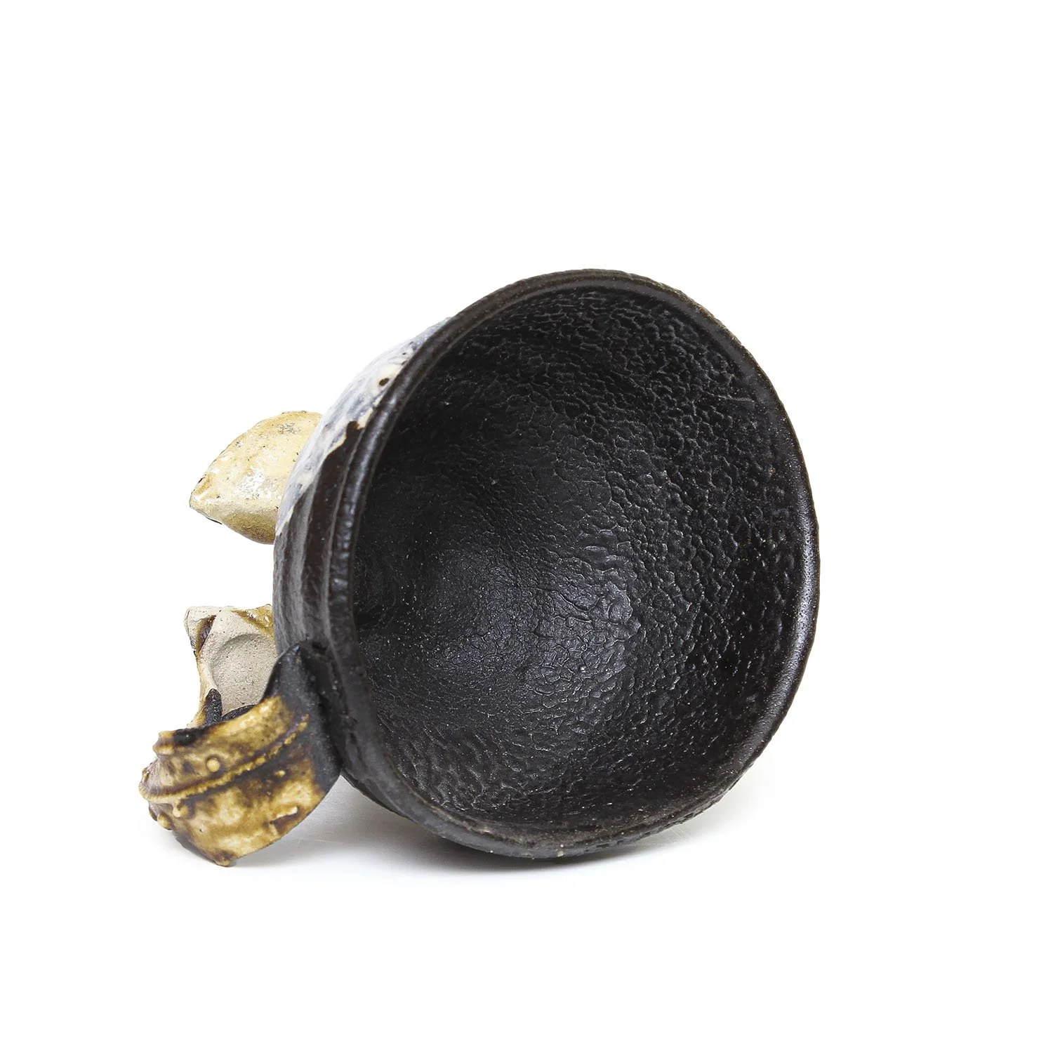 NP5900_Scythe_Hikidashi-guro Footed Tea Cup_JLNevica_2026_03_web.jpg