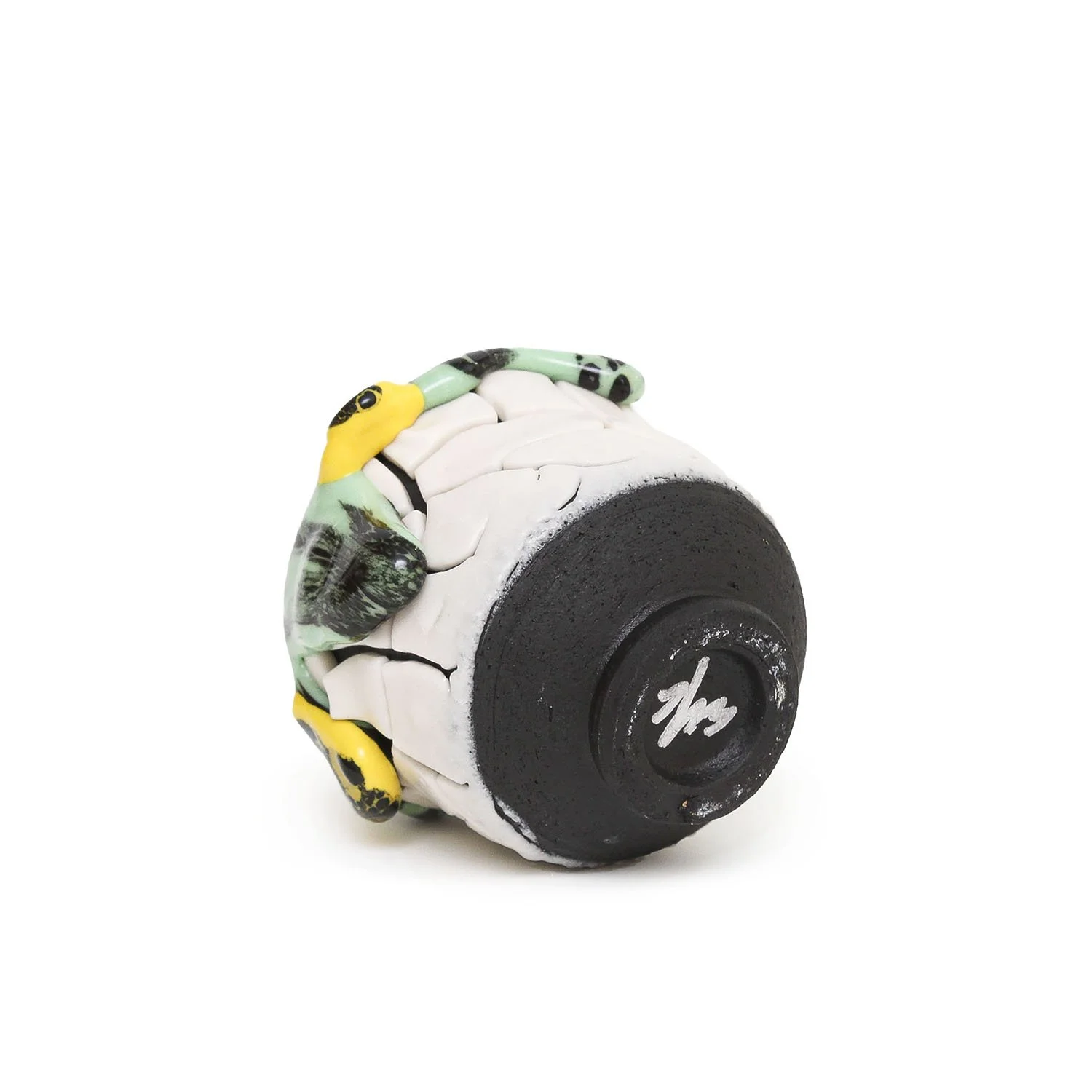 NP5790_Gallagher_White Crackle Body_Green_Yellow Teabowl_JL_ Nevica_2025_06_web.jpg