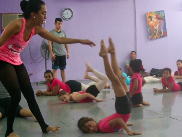 Nahomy in acro dance class