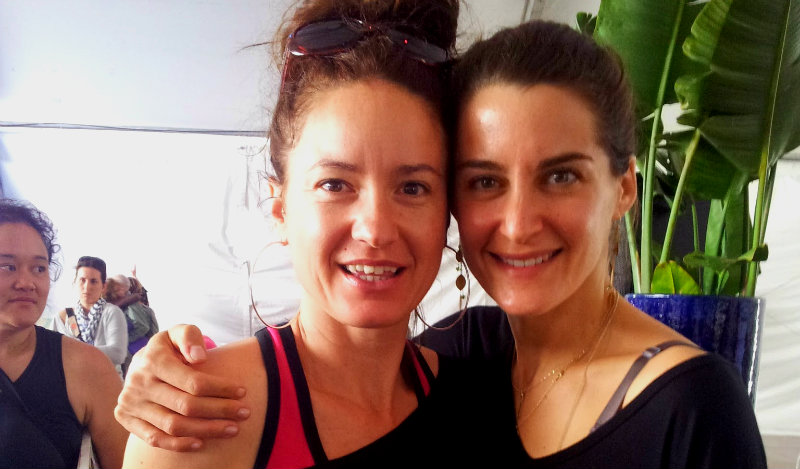 Après le cours de yoga de Elena Brower prof de yoga à New York.