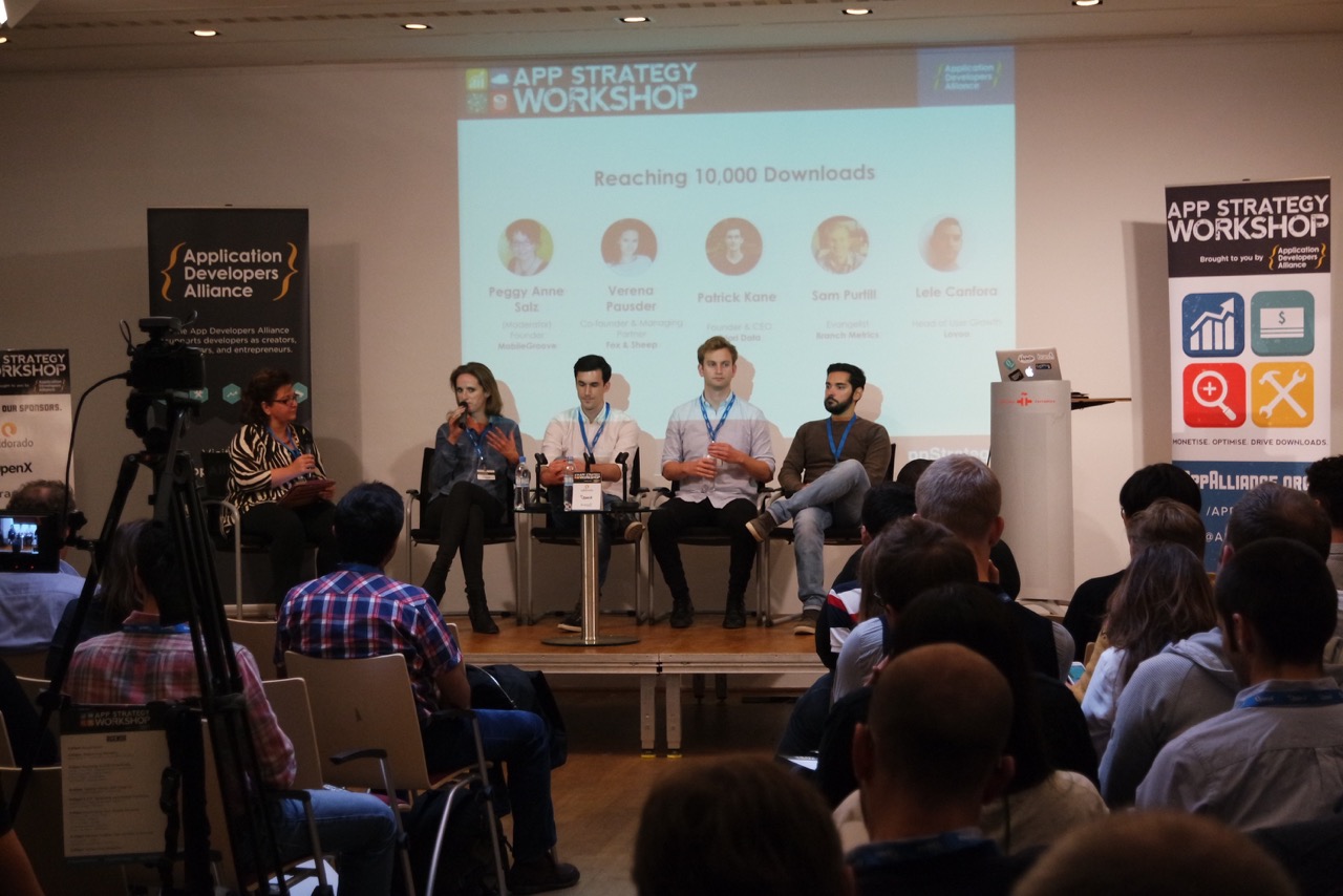 Peggy Anne Salz (Mobile Groove), Verena Pausder (Fox & Sheelp), Patrick Kane (Priori Data), Sam Purtill (Branch Metrics), Lele Canfora (Lovoo). 