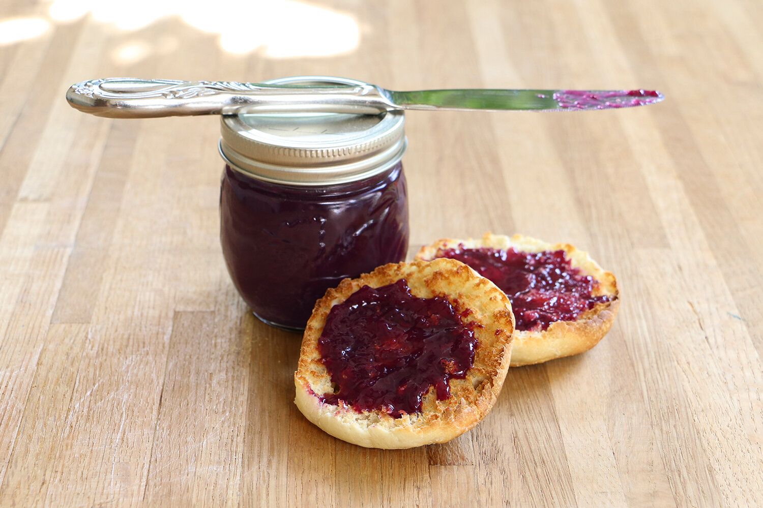 Homemade Grape Jelly Recipe - Made With Fresh Grapes or Juice
