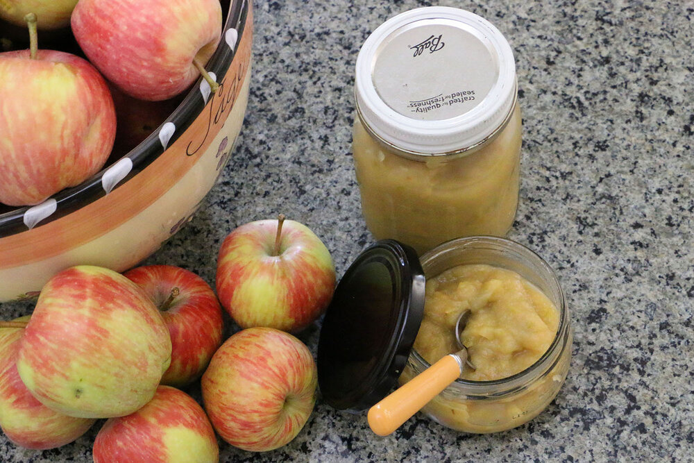 Easiest Homemade Applesauce