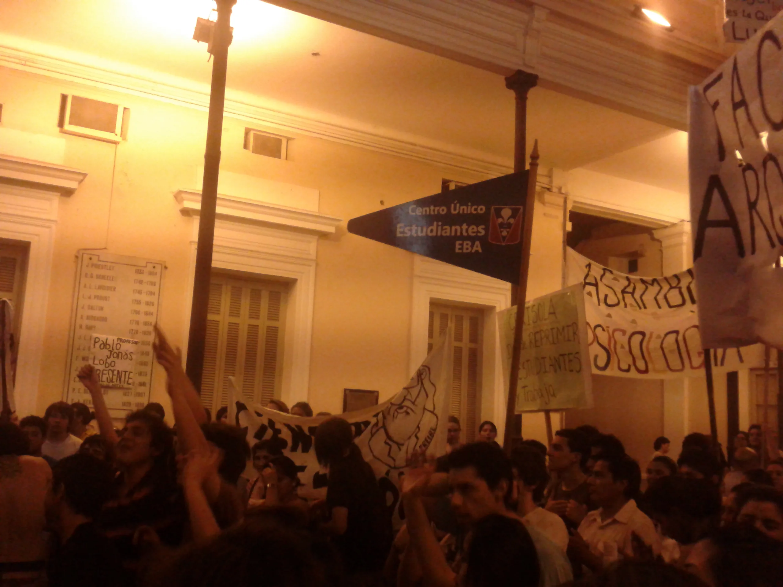 Los estudiantes gritan, las autoridades callan