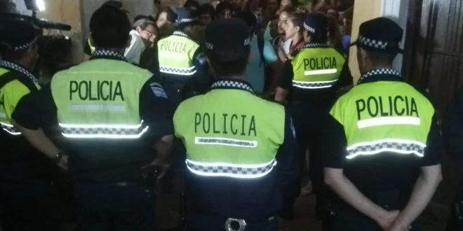 ¡Cuidado, policía cerca!