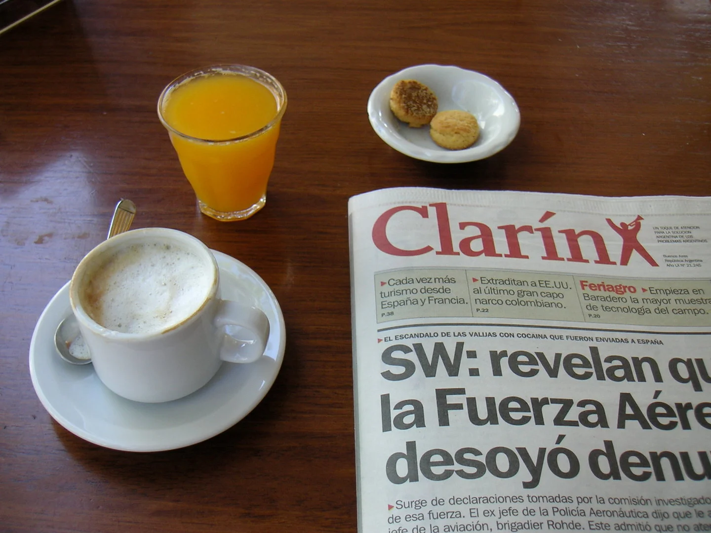 Lo que se esconde bajo la alfombra de un gigante