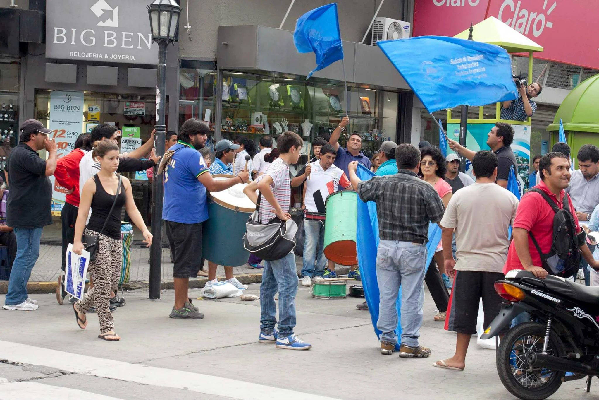 Los ambulantes mantienen la tregua