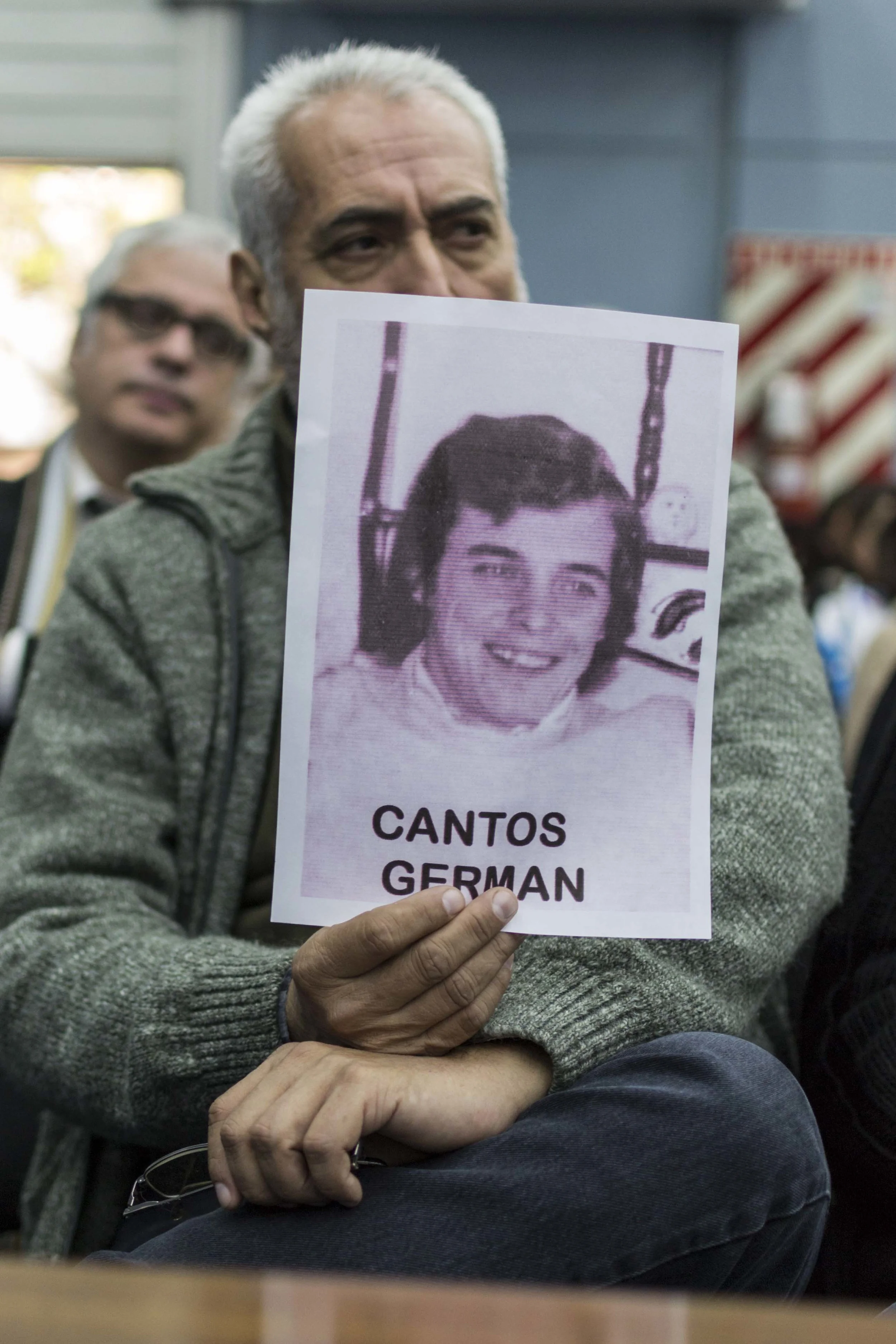 "Echar luz a tanta oscuridad"