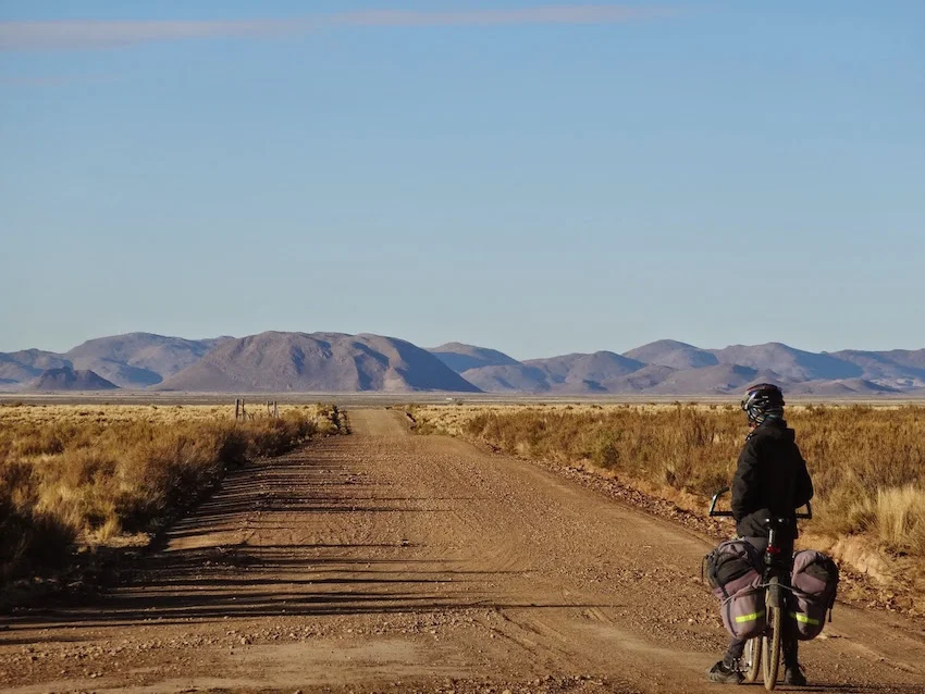 Una bicicleta, un proyector y un mensaje
