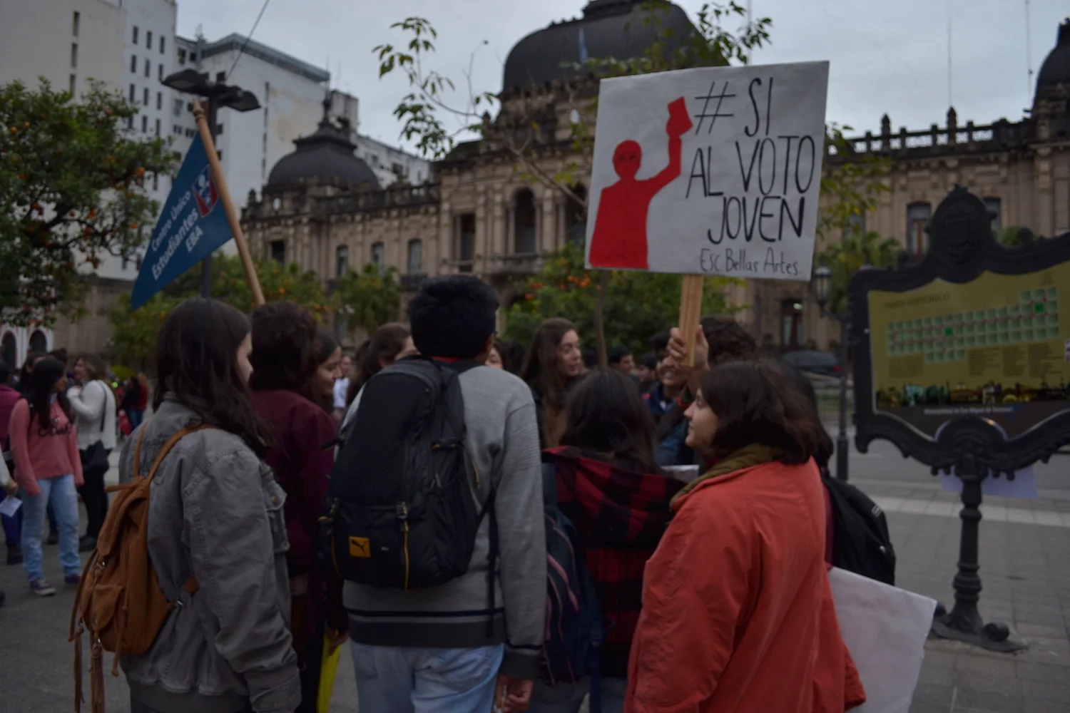 Jóvenes reclaman su derecho a votar