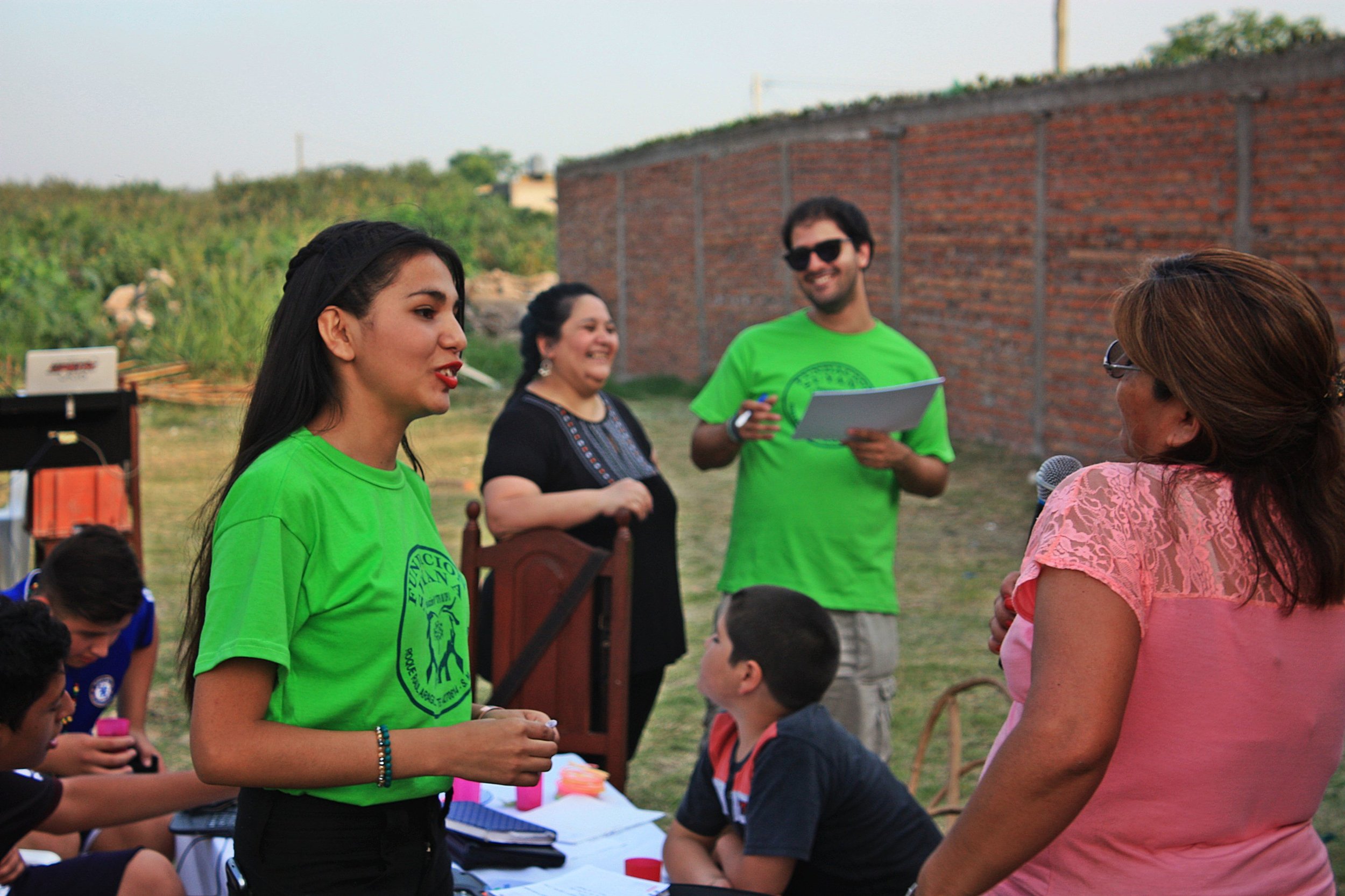 Radio, expo y encuentro comunitario