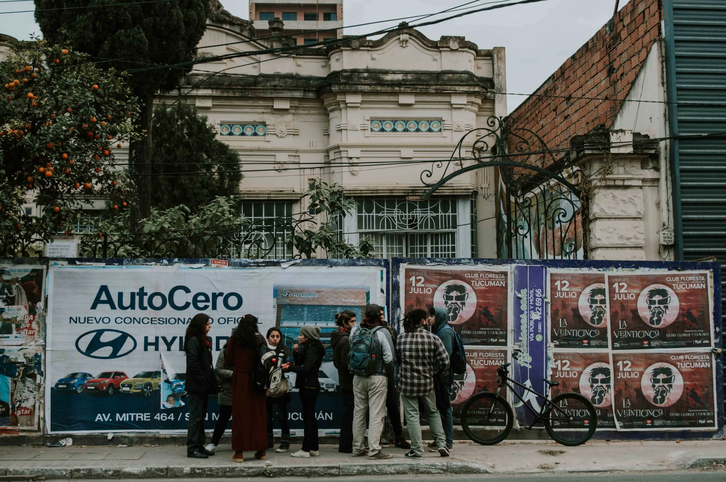 Manifestación de ex alumnos en la Casa Conte.