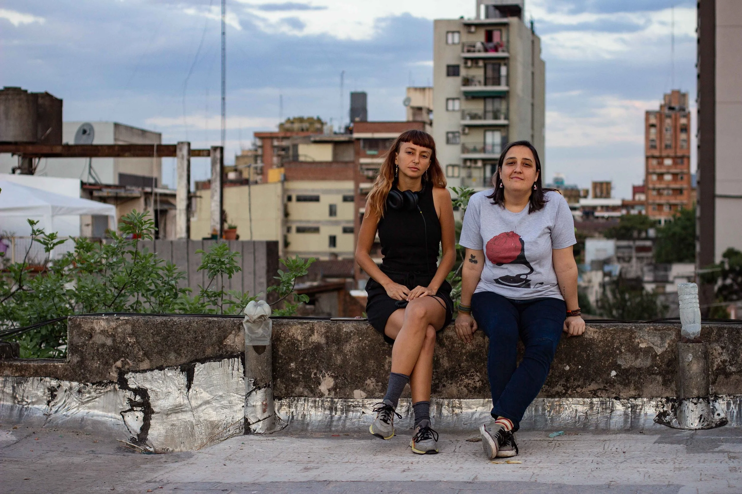 “Escuchamos letras tristes para habilitar nuestra propia tristeza”