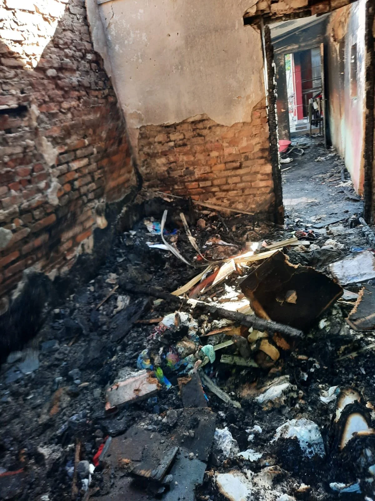 Llamado a la solidaridad: se incendió la vivienda de una mujer de 79 años y piden ayuda