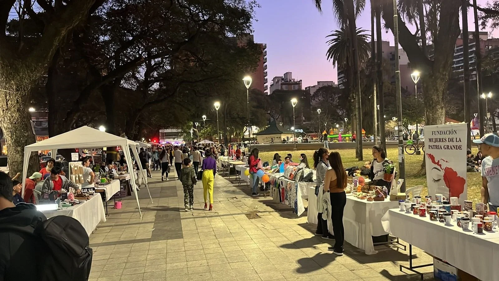 Echaron a las feriantes de la plaza: "no nos dejan trabajar tranquilas"