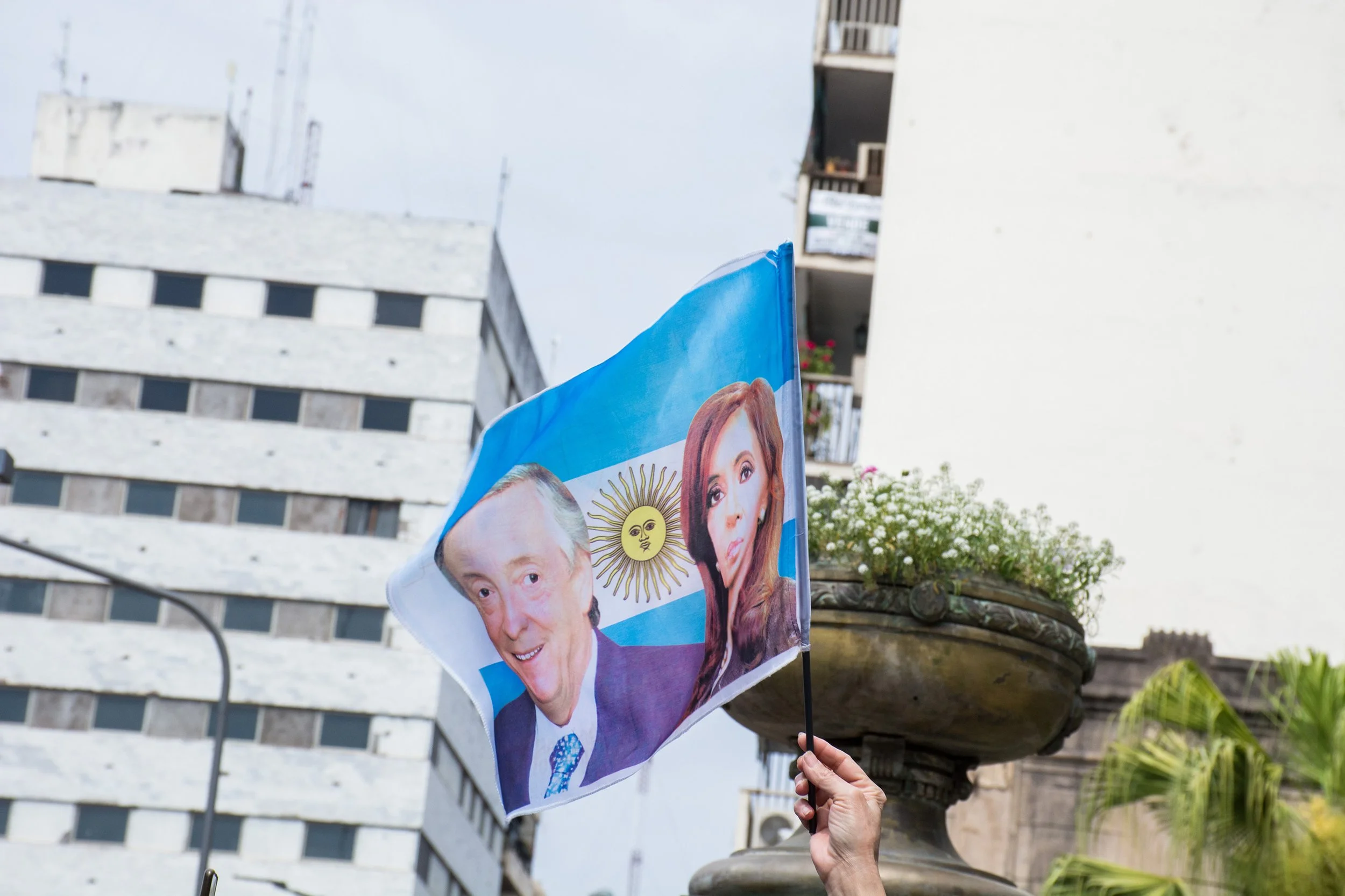 Atentado a CFK: marcha en defensa de la democracia
