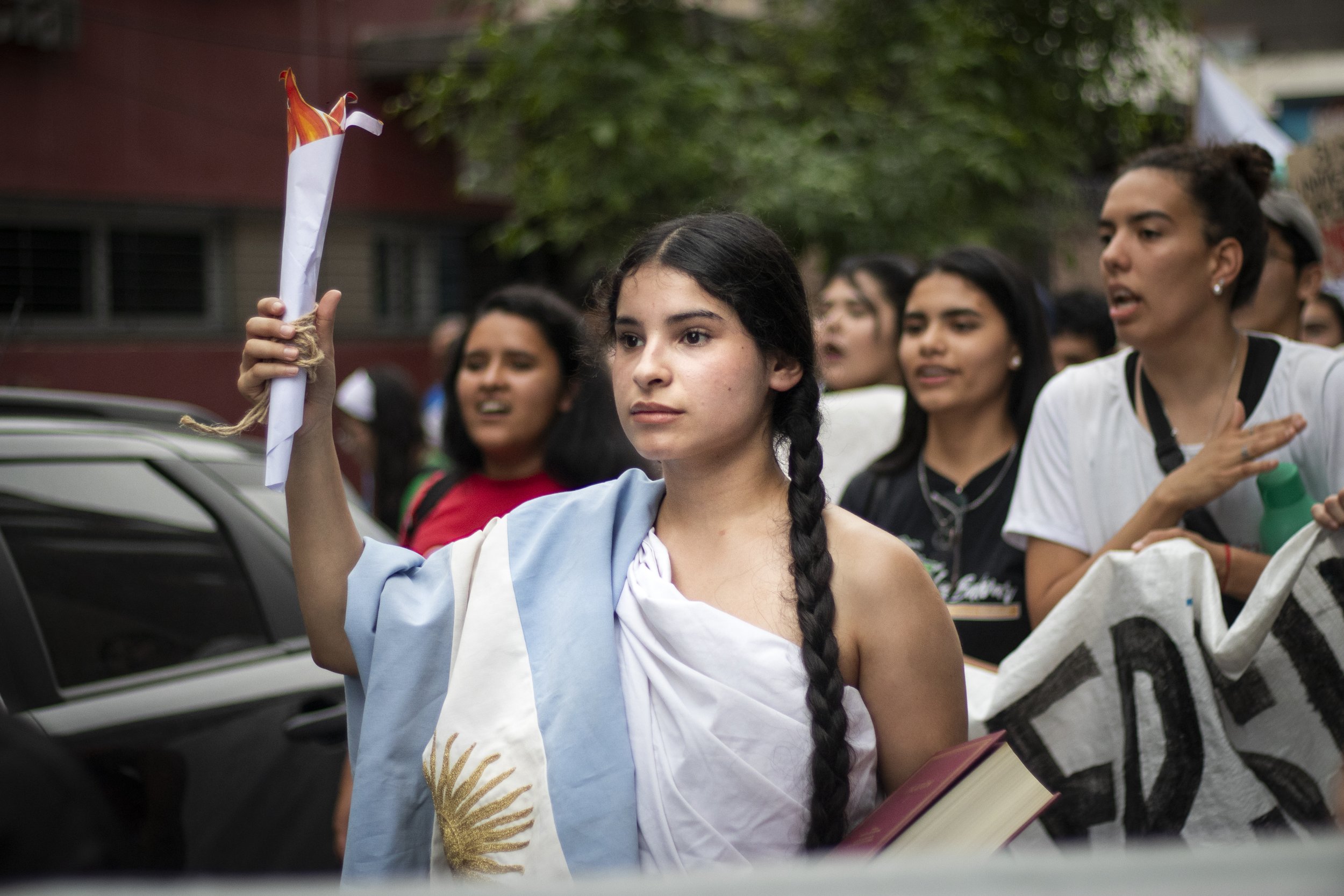En tiempos de motosierra, se levantan los lápices