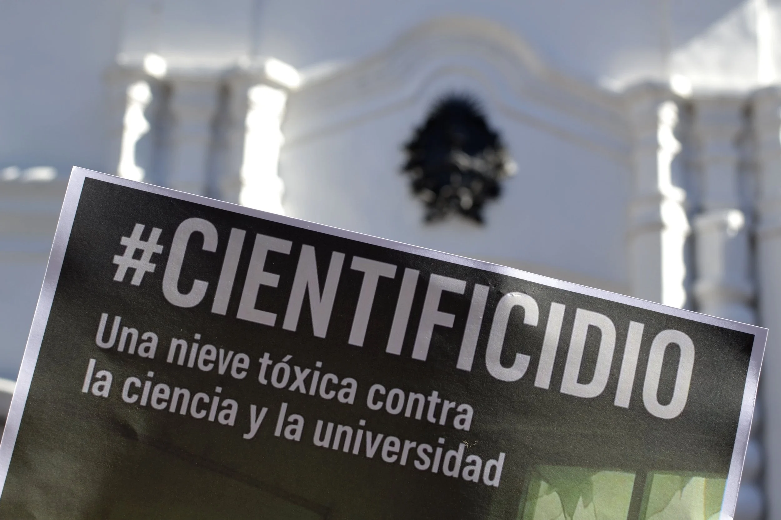 Sostener la ciencia en precariedad