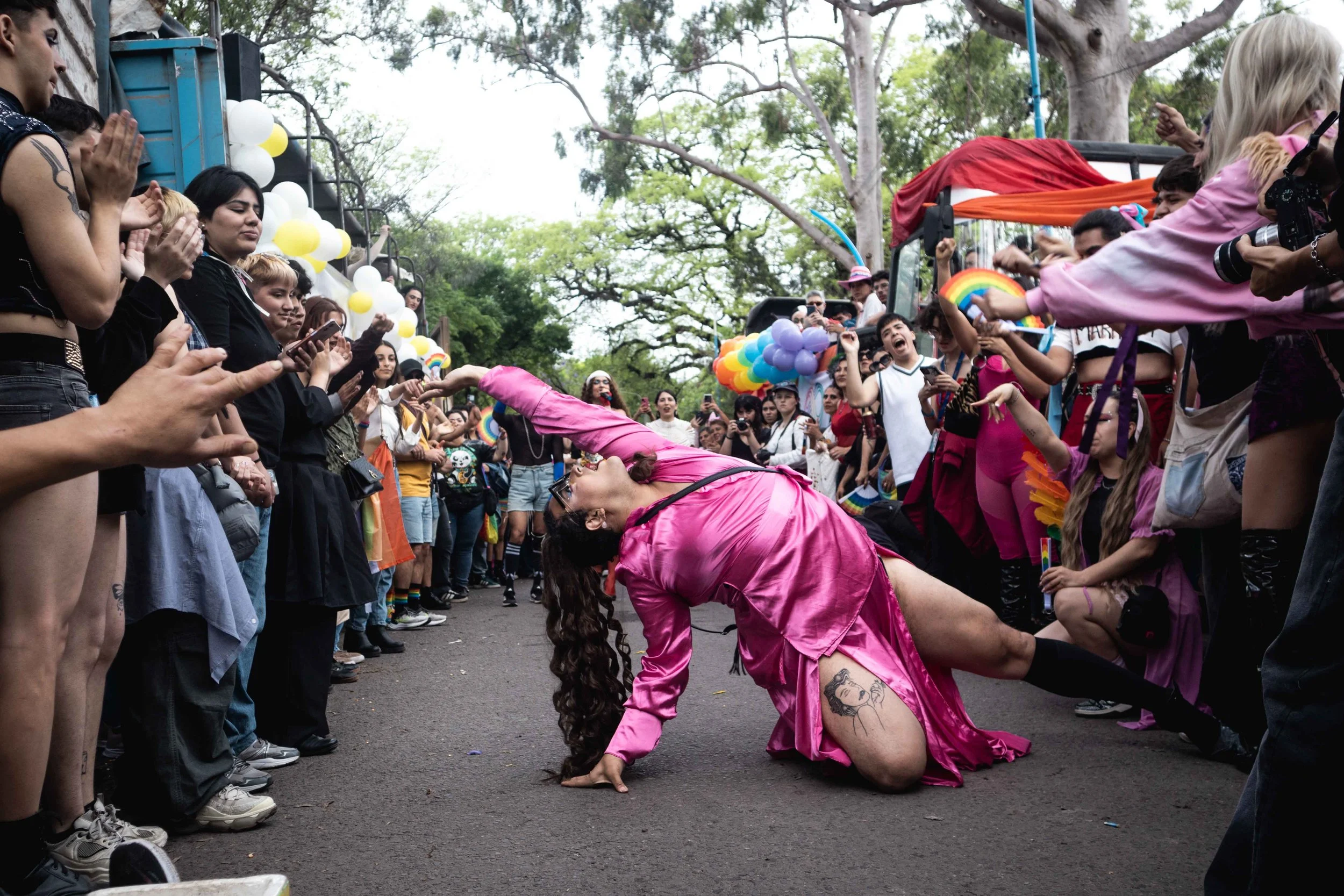 Tucumán se llenó de colores, luchas y abrazos en la XV Marcha del Orgullo