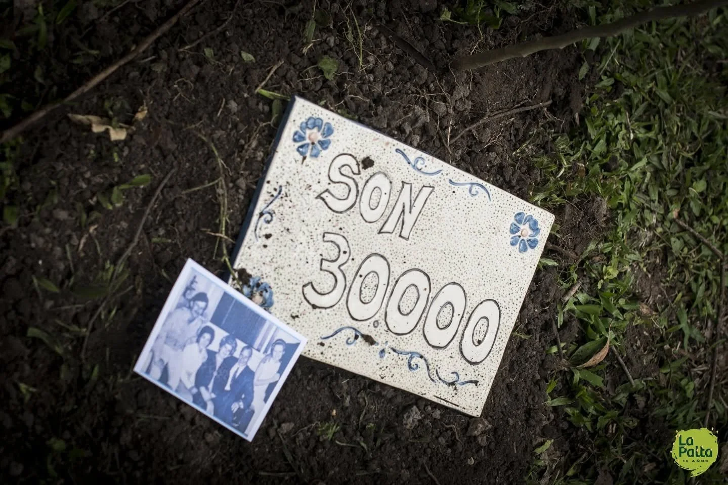 🌳 En el Bosque de la Memoria, en el cerro San Javier, decenas de personas entre familiares, compa&ntilde;eros de militancia y sobrevivientes, participaron del  acto en el que se esparcieron las cenizas de Mar&iacute;a Cenador, Jorge, Pedro y Silvia 