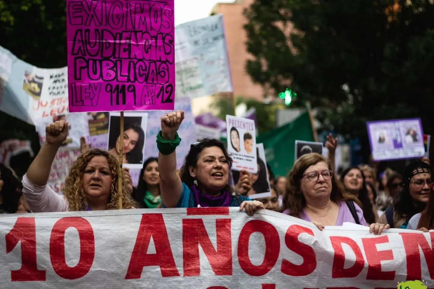 💜 @niunamenostucuman en las calles este 25N, afirmando la potencia transformadora de marchar juntas y renovando el grito contra la violencia machista.

✊️ En un contexto donde la violencia machista se cobra la vida de una mujer cada 36 horas, en que