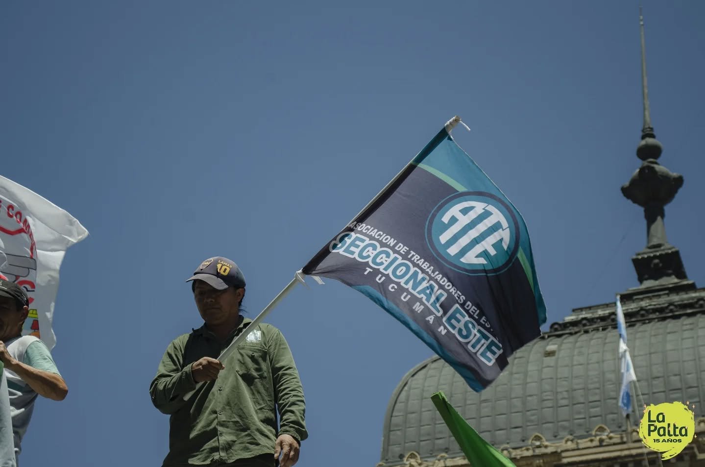 ⭕️ Tucum&aacute;n march&oacute; contra la Reforma Laboral

▫️A pesar del imponente calor de la ma&ntilde;ana, cientos de tucumanos marcharon para rechazar el proyecto que el poder ejecutivo busca imponer.

📃 La reforma obtuvo dictamen de mayor&iacut