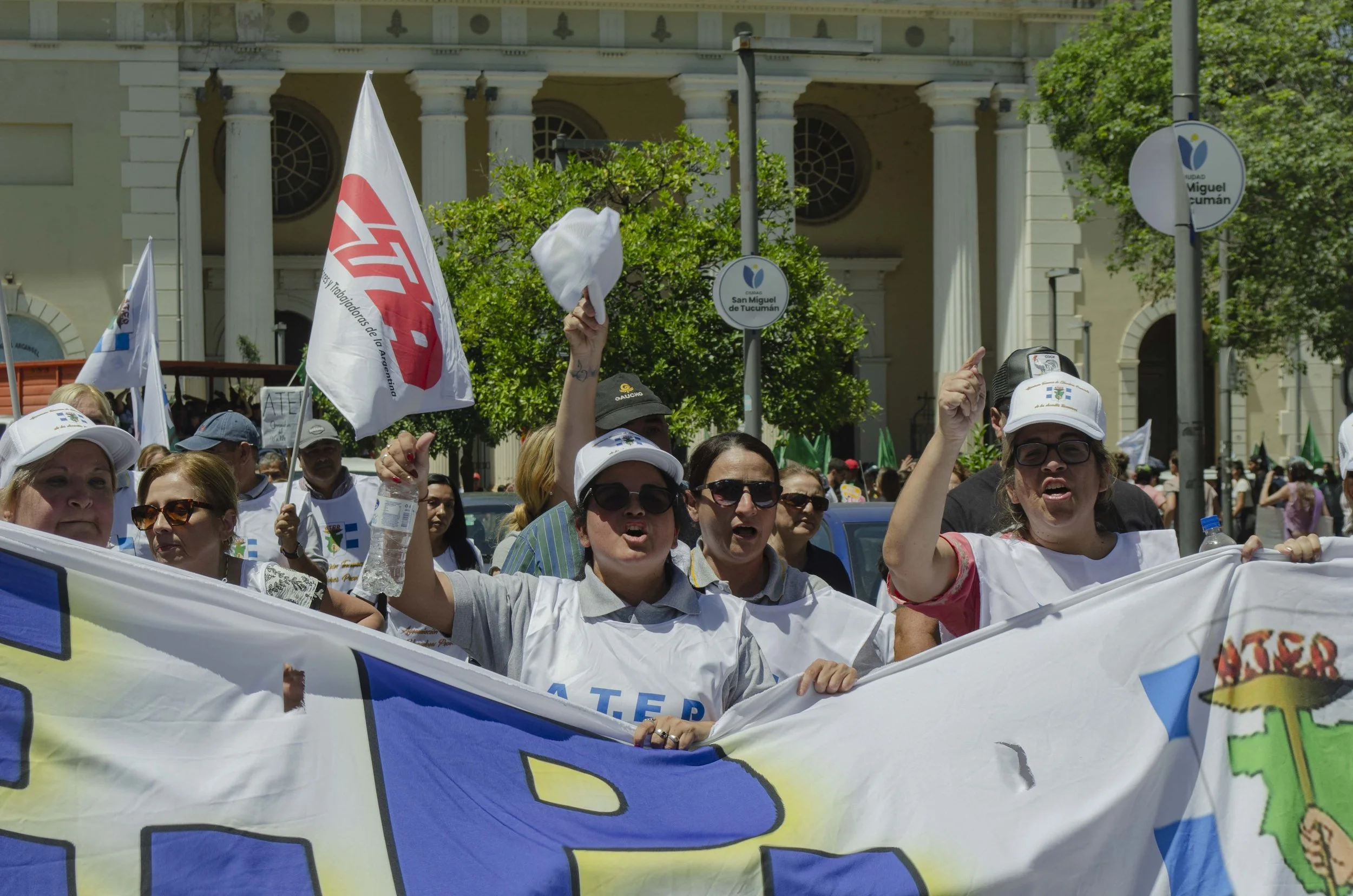 Sindicatos marcharon contra la reforma del Ejecutivo en plaza Independencia