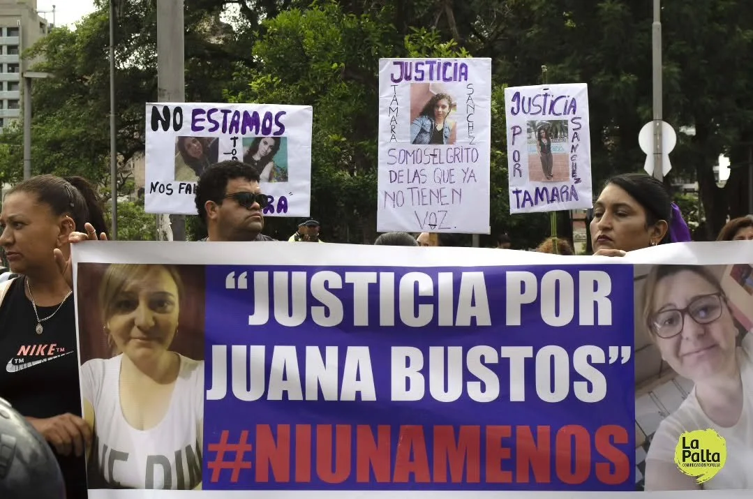 ✊ Familiares y organizaciones feministas pidieron justicia por Juana y Tamara 

🪧 Este mi&eacute;rcoles, familiares y organizaciones feministas marcharon para exigir justicia por los femicidios de Juana del Carmen Busto y Tamara Gimena S&aacute;nche