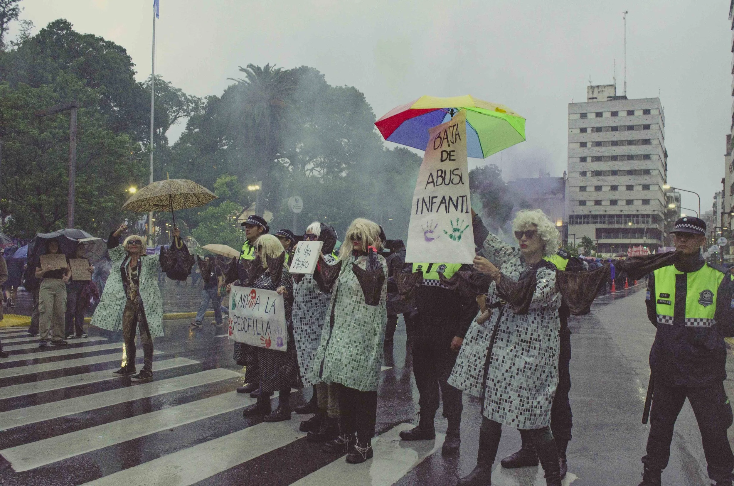 Ni la lluvia frenó la marcha del 8M en Tucumán