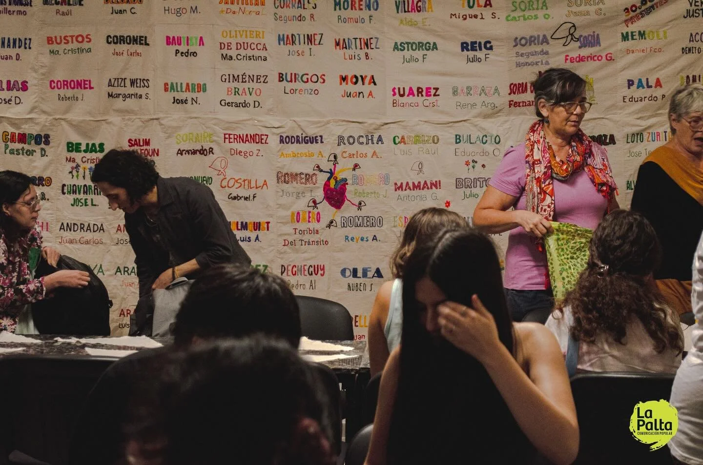 🪡 Bordar para sostener la memoria.

El &uacute;ltimo s&aacute;bado caluroso de marzo fue testigo de un nuevo encuentro por la memoria, verdad y justicia. La cita esta vez fue en el Campus educativo ambiental &ldquo;Doctora Yolanda Ortiz&rdquo;.

Con