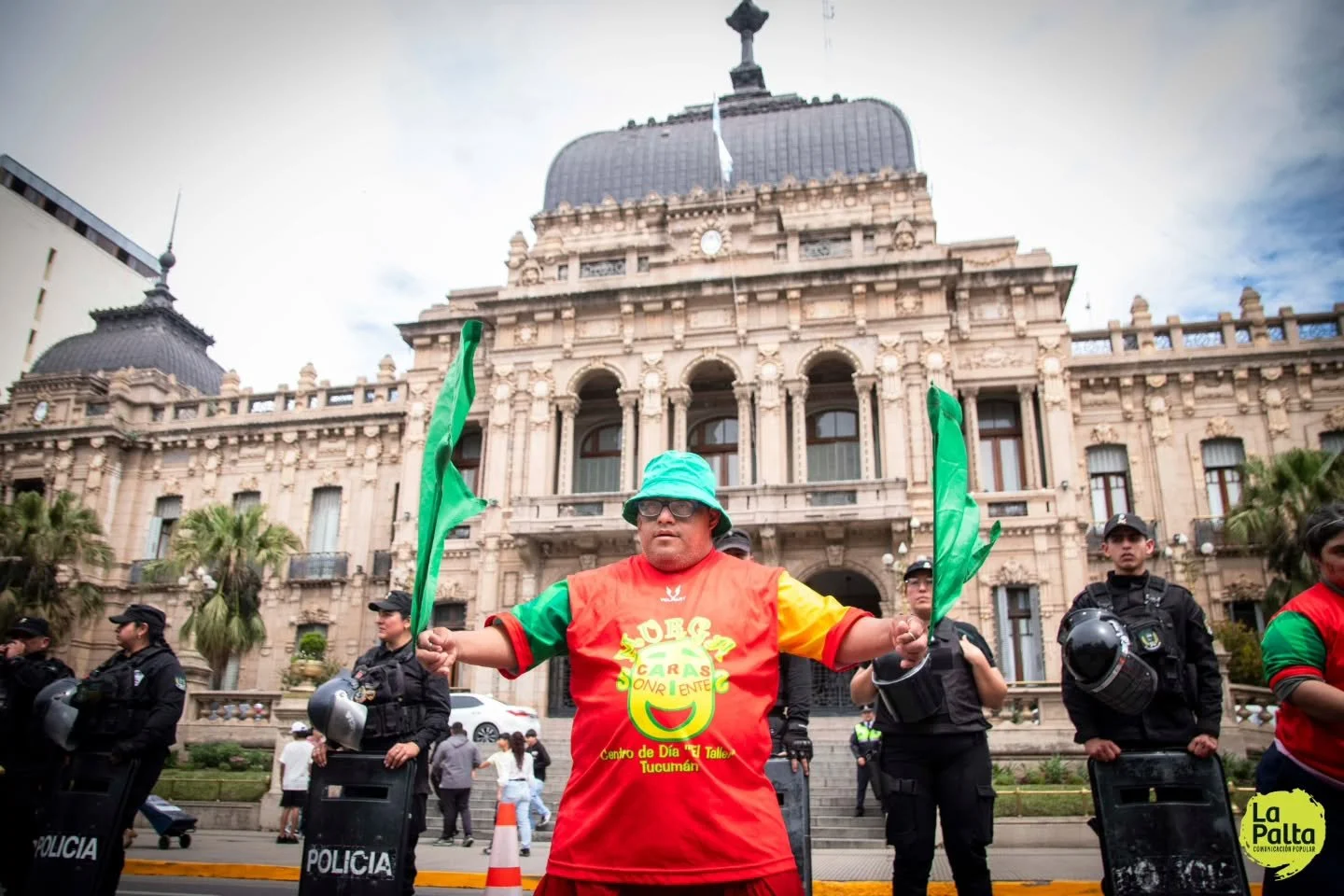 Tucum&aacute;n se moviliz&oacute; para reclamar la pr&oacute;rroga de la Ley de Emergencia en Discapacidad 

📢 Trabajadores del sector, organizaciones sociales y familias marcharon para exigir la pr&oacute;rroga de la Ley de Emergencia en Discapacid
