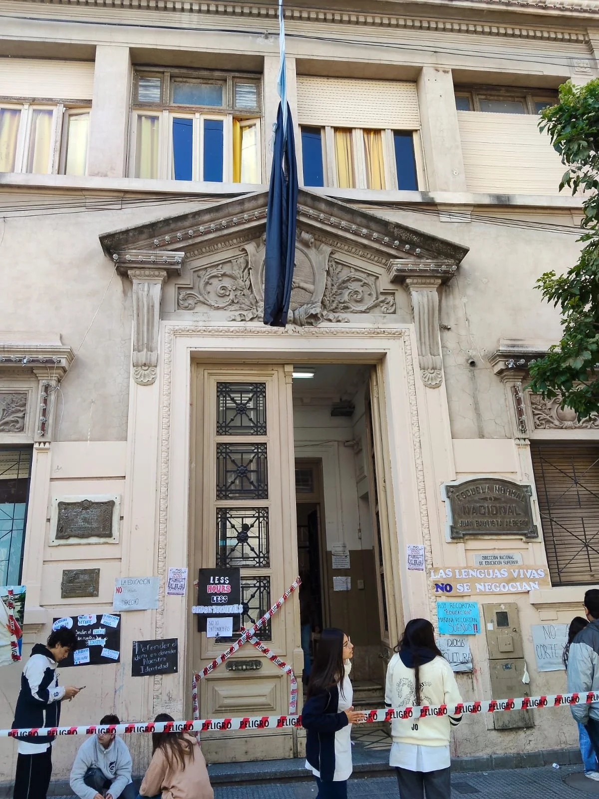 En defensa de la escuela, los estudiantes enseñan
