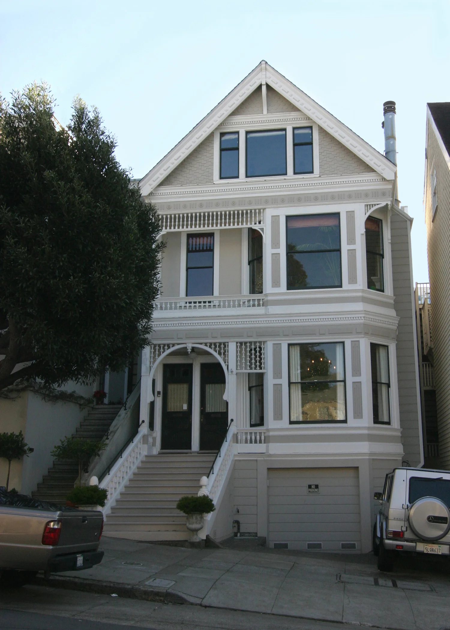 00_Exterior_Ogle.jpg