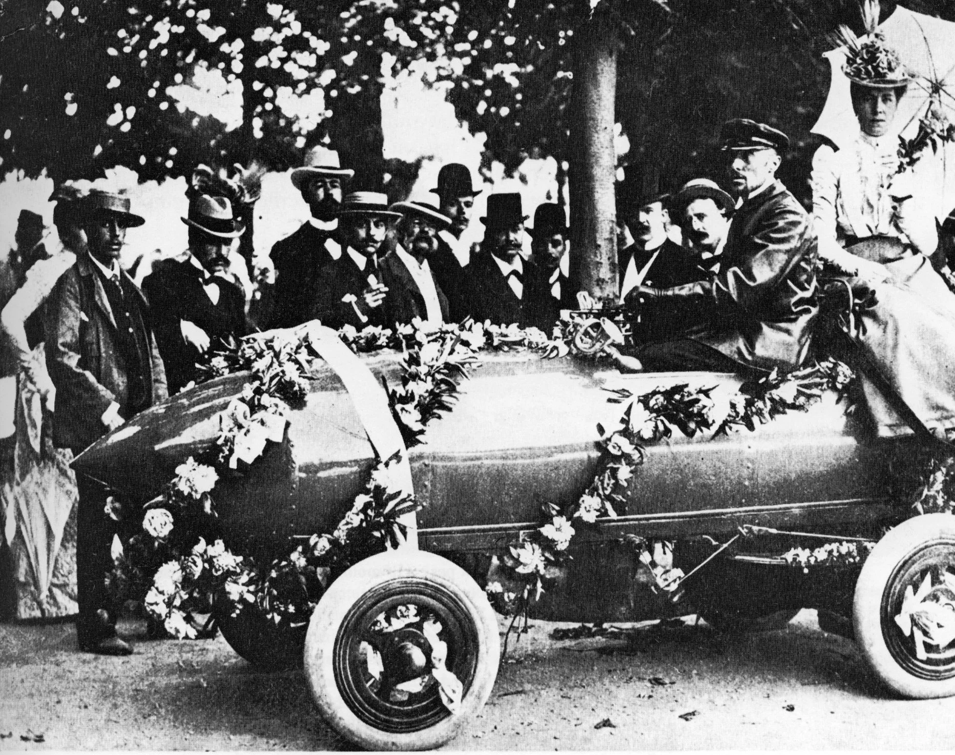 Jenatzy’s record breaking La Jamais Contente can still be seen in Compiegne museum.