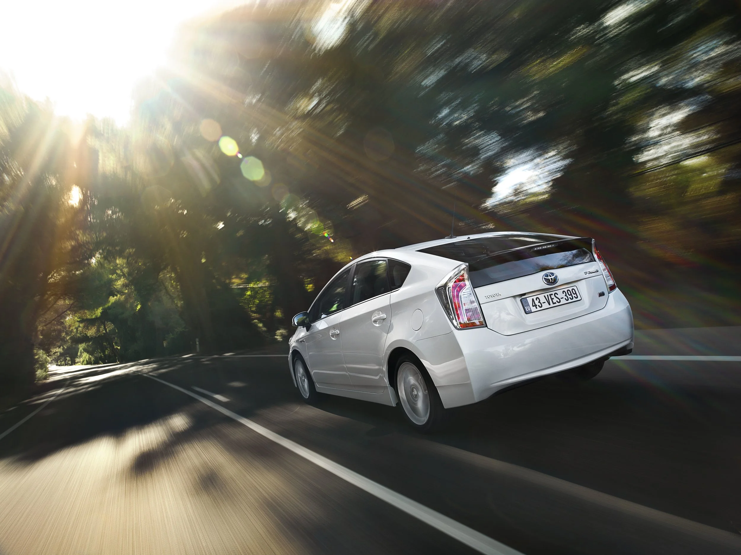 517904_Toyota Prius_ext_02.jpg