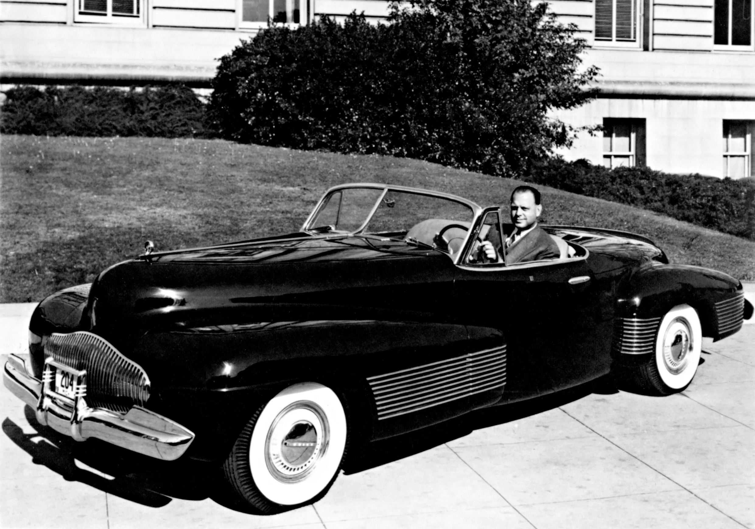 GMDesign 85Anniv Buick Y-Job.jpg