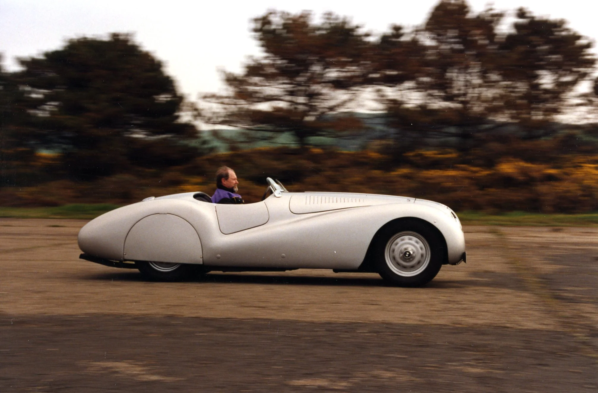 Jaguar XK 120 lookalike. The 6-cylinder Fritz Fiedler cross-camshaft long-stroke engine gets into its stride on the old Turnberry racing straight.