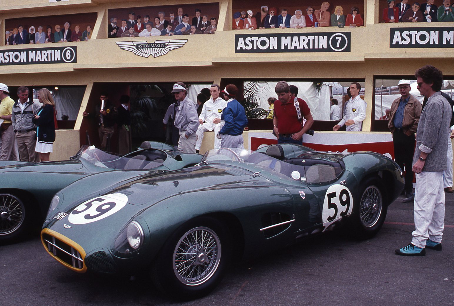 004 Aston Martin Le Mans pits replica 0000709 (1).jpg