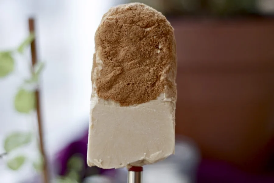 Credits: http://mynameisyeh.com/mynameisyeh/nameisyeh.com/2012/02/speculoos-popsicles.html