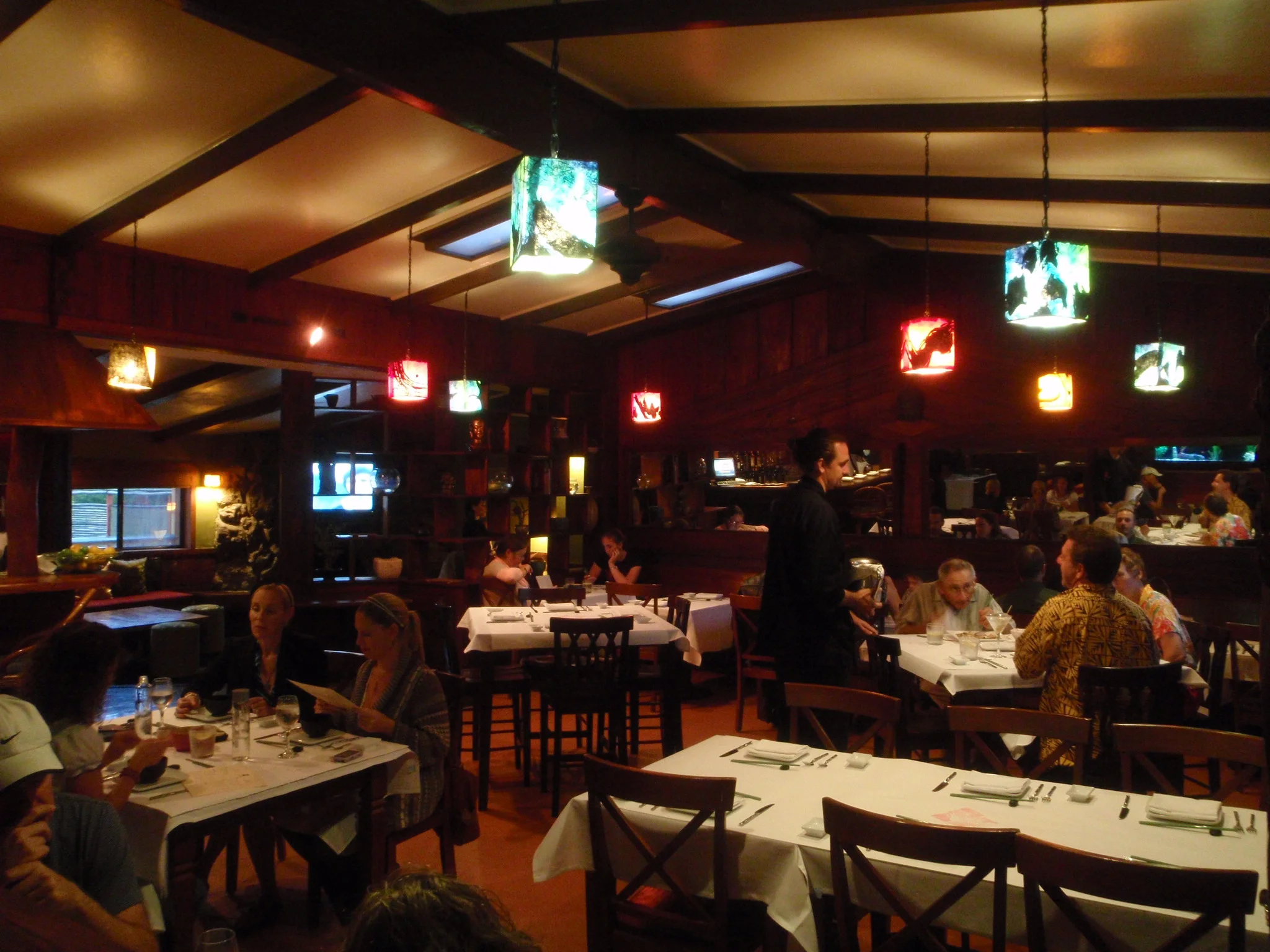 FUJIMAMAS DINING ROOM.JPG