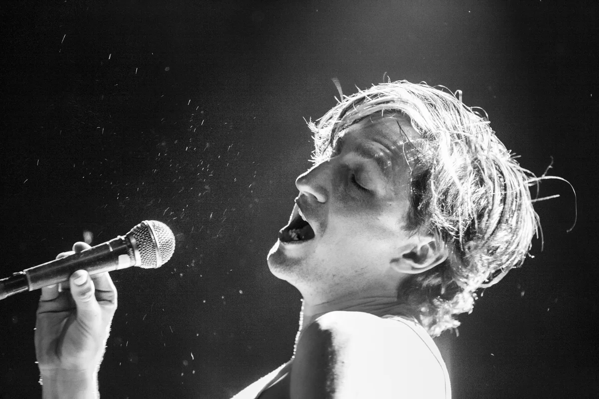 KirinJCallinan_MusicHallOfWilliamsburg_10152013_ClaytonCarr-8.jpg
