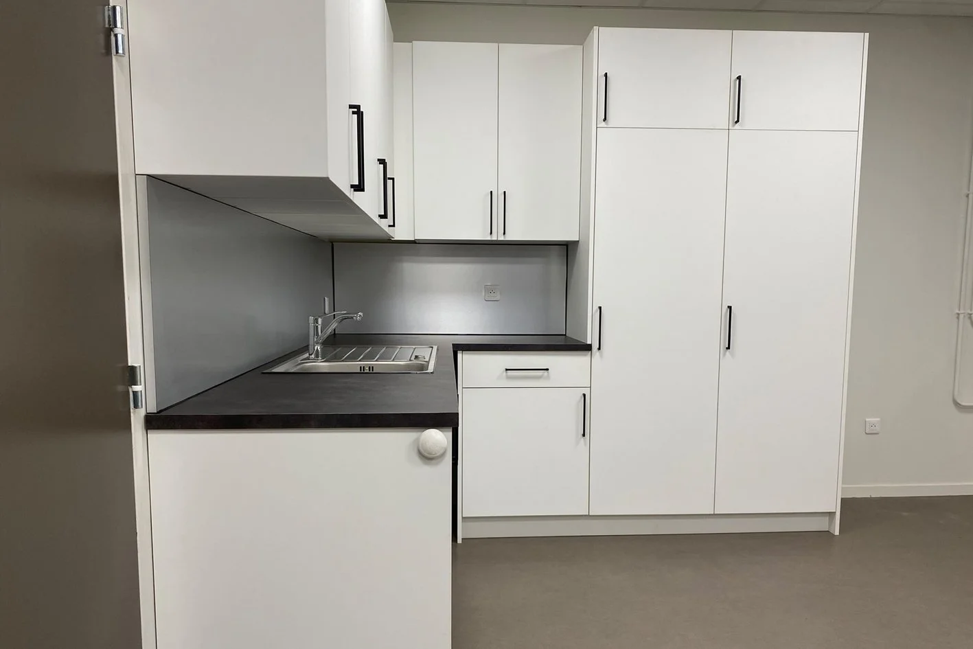 KITCHEN CATHO 12 X 8 B.jpg