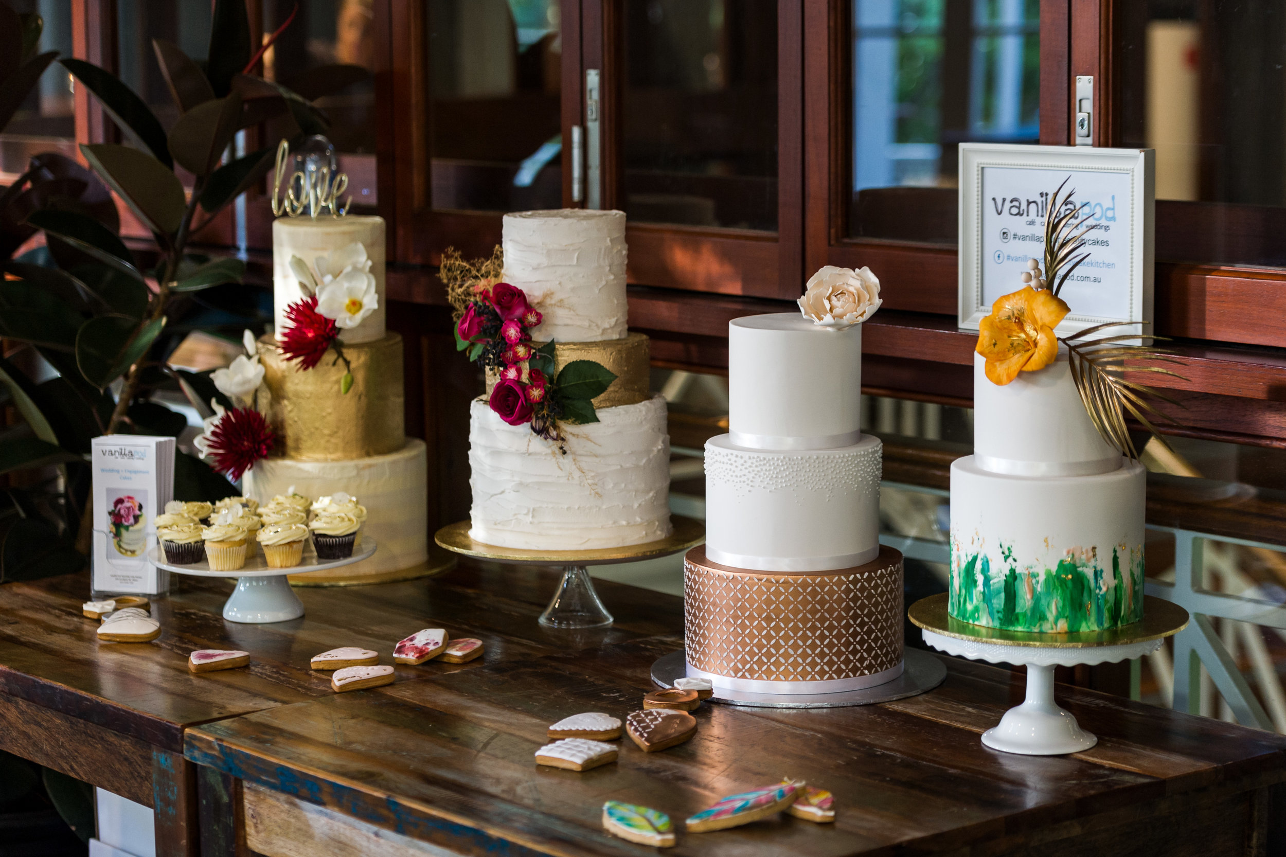 Vanillapod-weddingcake-3-PhotographerAdamFinch.jpg